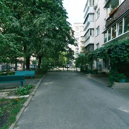 Bulvar Lesi Ukrainki 15a Apartment