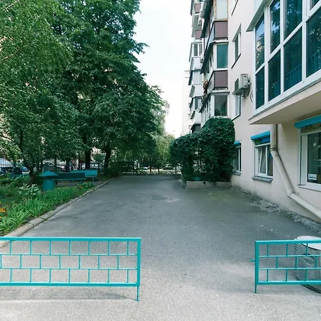 Bulvar Lesi Ukrainki 15a * Kyiv